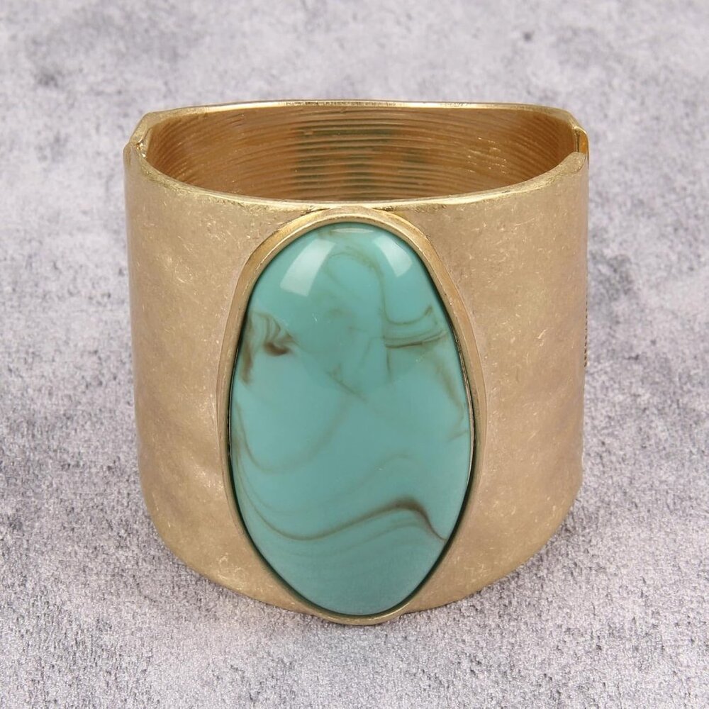 Unique Gold Open Cuff Bangle - Lightweight & Comf… - image 3
